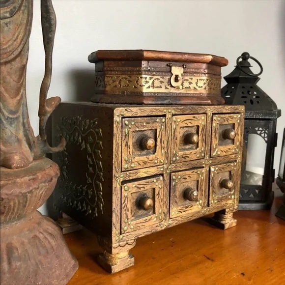 Antique East Indian Dresser Box - Picture 14 of 16